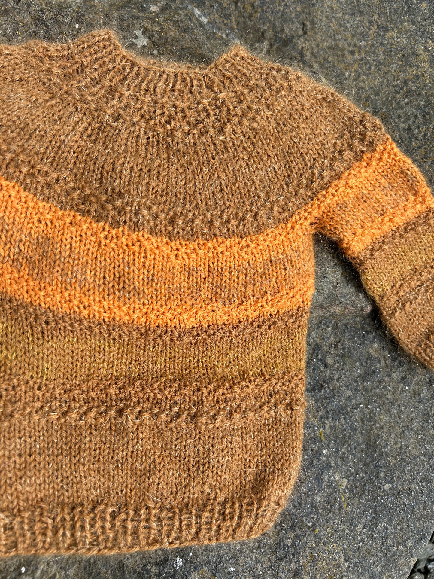Curly Hugs Sweater Kids - str. 0-3 mdr