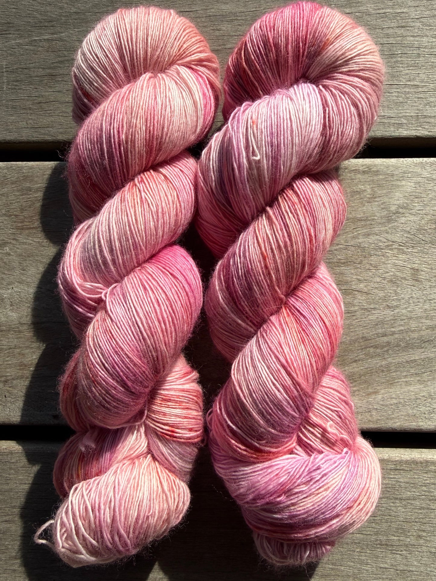 Merino Single Ultrafine Lace 800m / Canvas - Petal Kiss