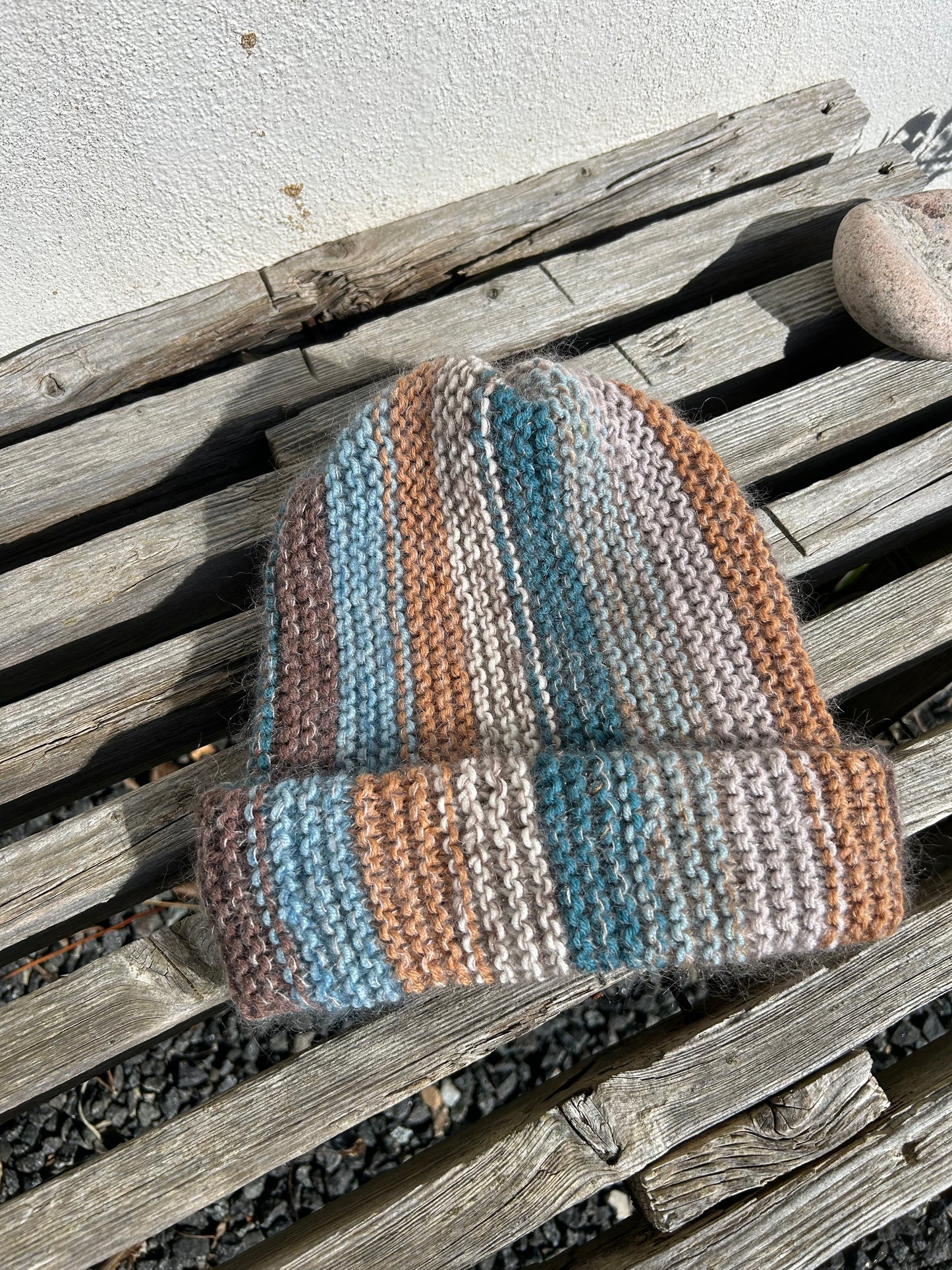 Strikket Beanie i naturfibre - til voksne