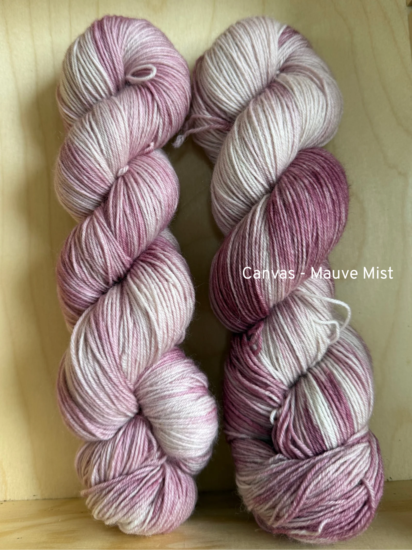 Strikkekit – Valgfri Strømpeopskrift fra KnitwearByPluto & Sock Classic garn