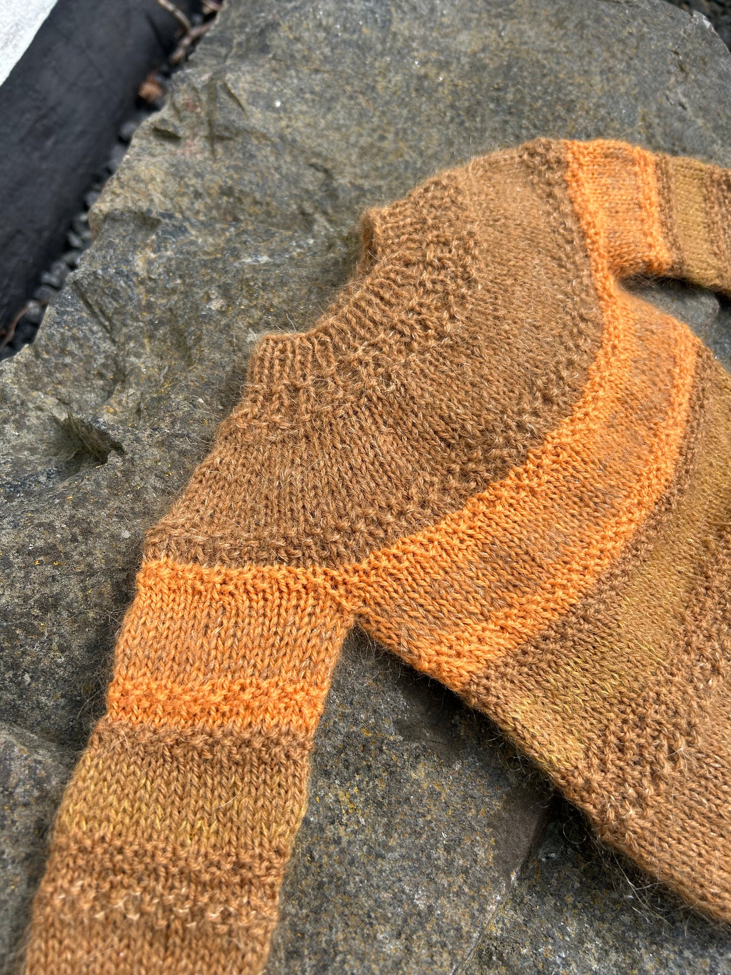 Curly Hugs Sweater Kids - str. 0-3 mdr