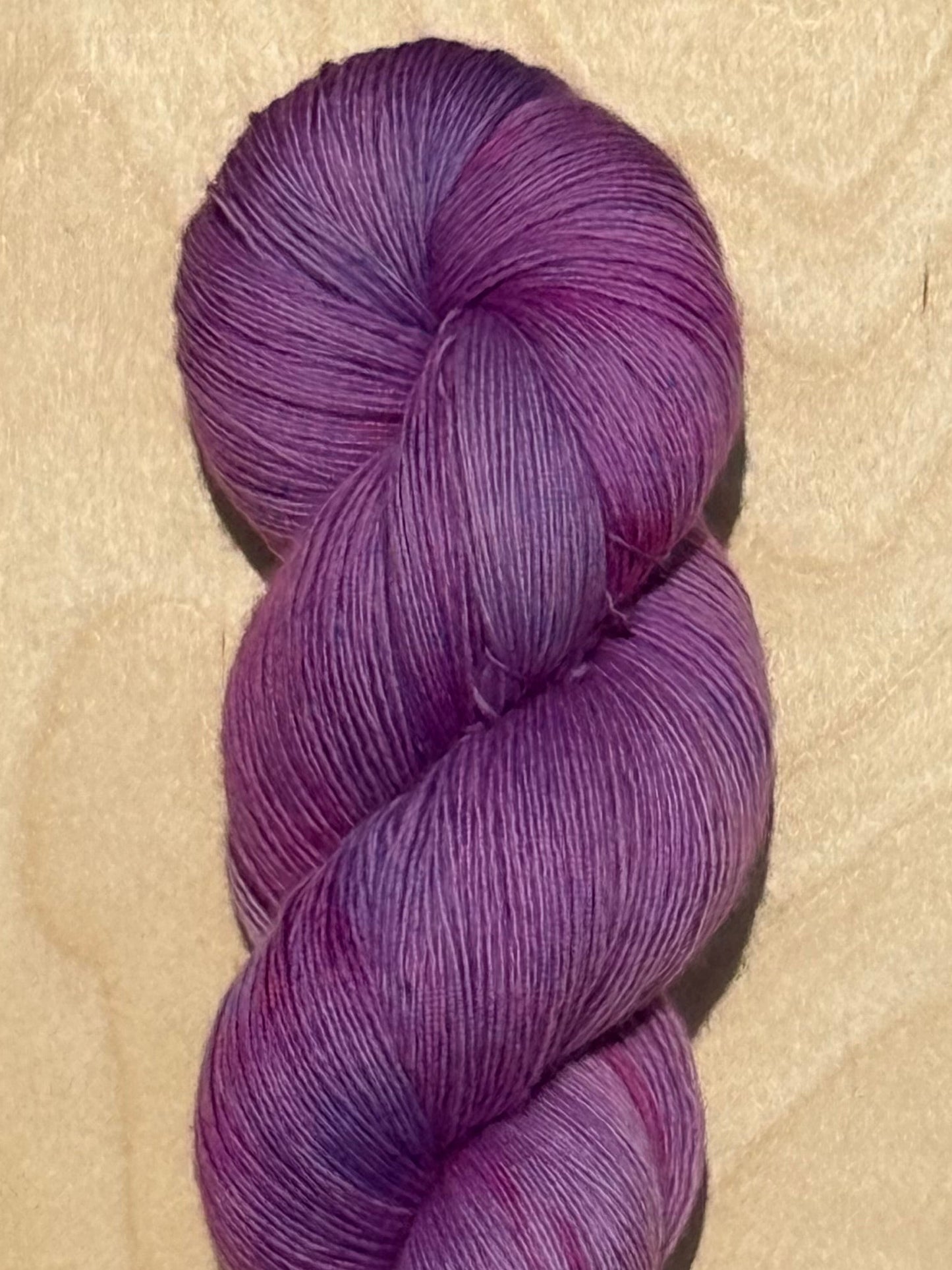 Merino Single Ultrafine Lace 800m / Canvas - Berry Bloom