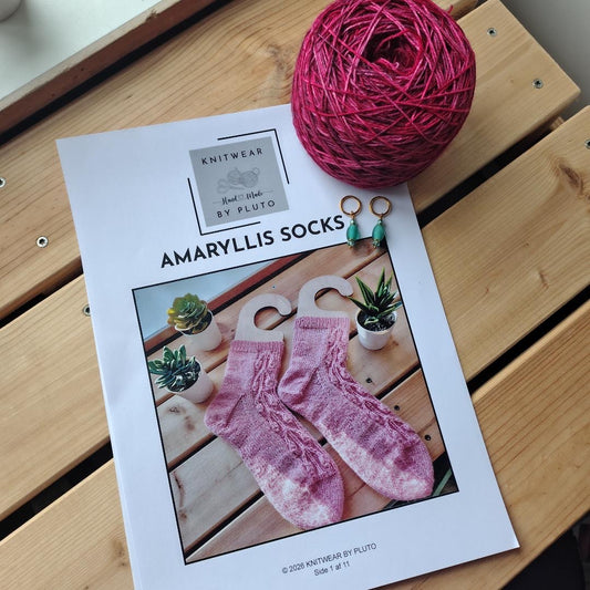 Strikkekit – Valgfri Strømpeopskrift fra KnitwearByPluto & Merino Sock garn