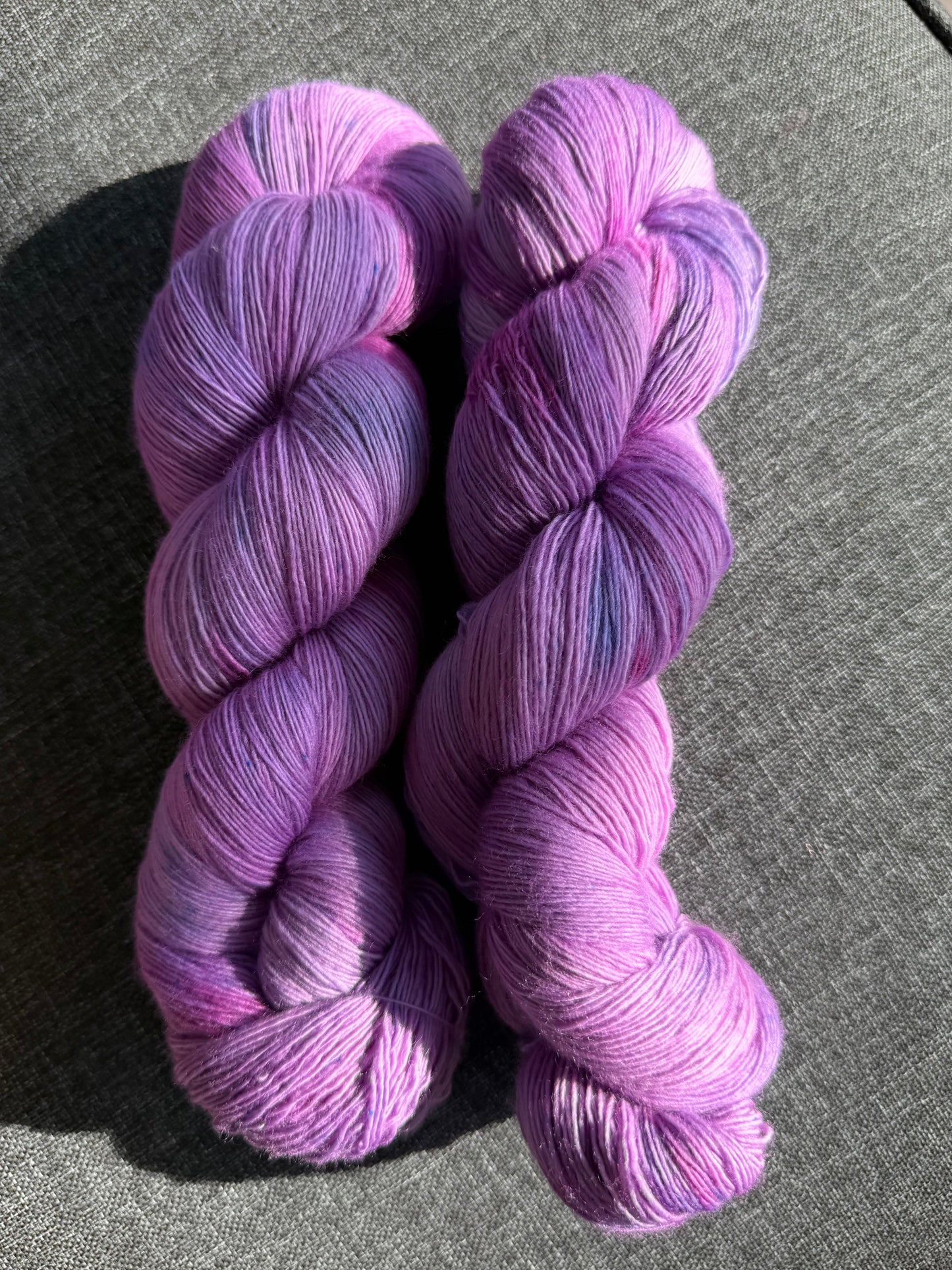 Merino Single Ultrafine Lace 800m / Canvas - Berry Bloom
