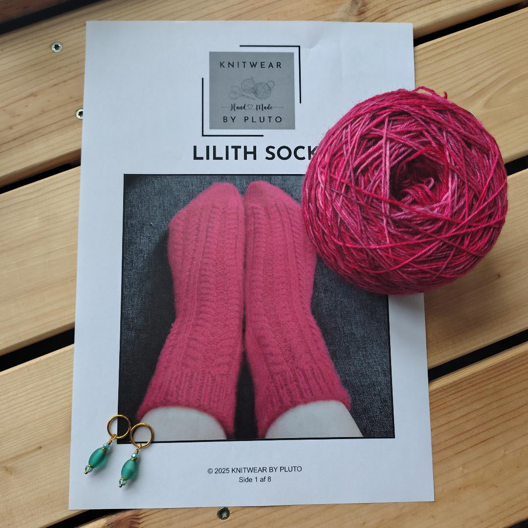 Strikkekit – Valgfri Strømpeopskrift fra KnitwearByPluto & Merino Sock garn