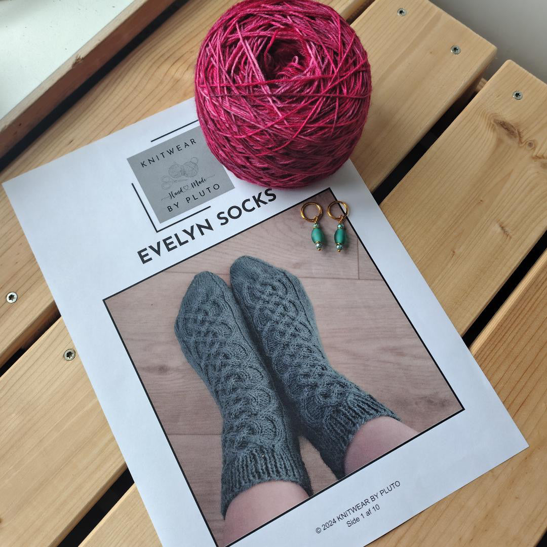 Strikkekit – Valgfri Strømpeopskrift fra KnitwearByPluto & Merino Sock garn