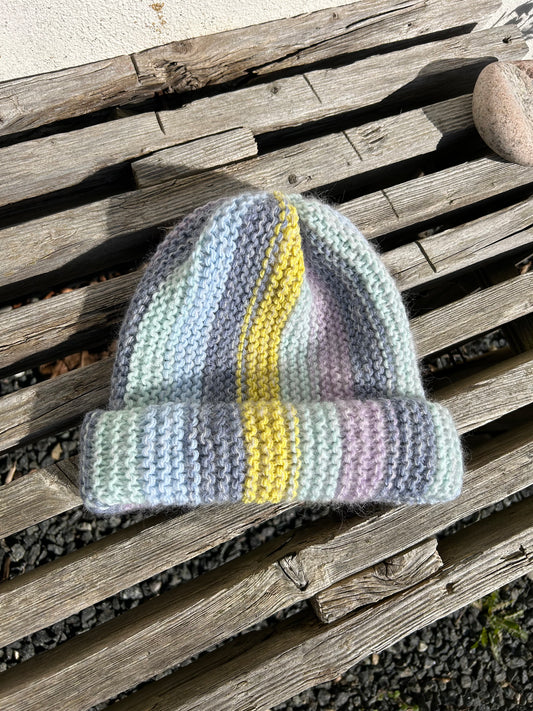 Håndstrikket Beanie i naturfibre