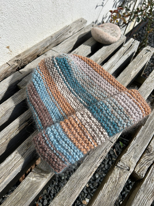 Strikket Beanie i naturfibre - til voksne
