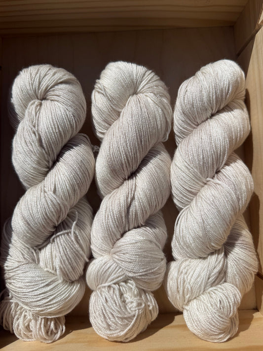 Merino Silk Fine 500m / Whisper - Ivory Glow
