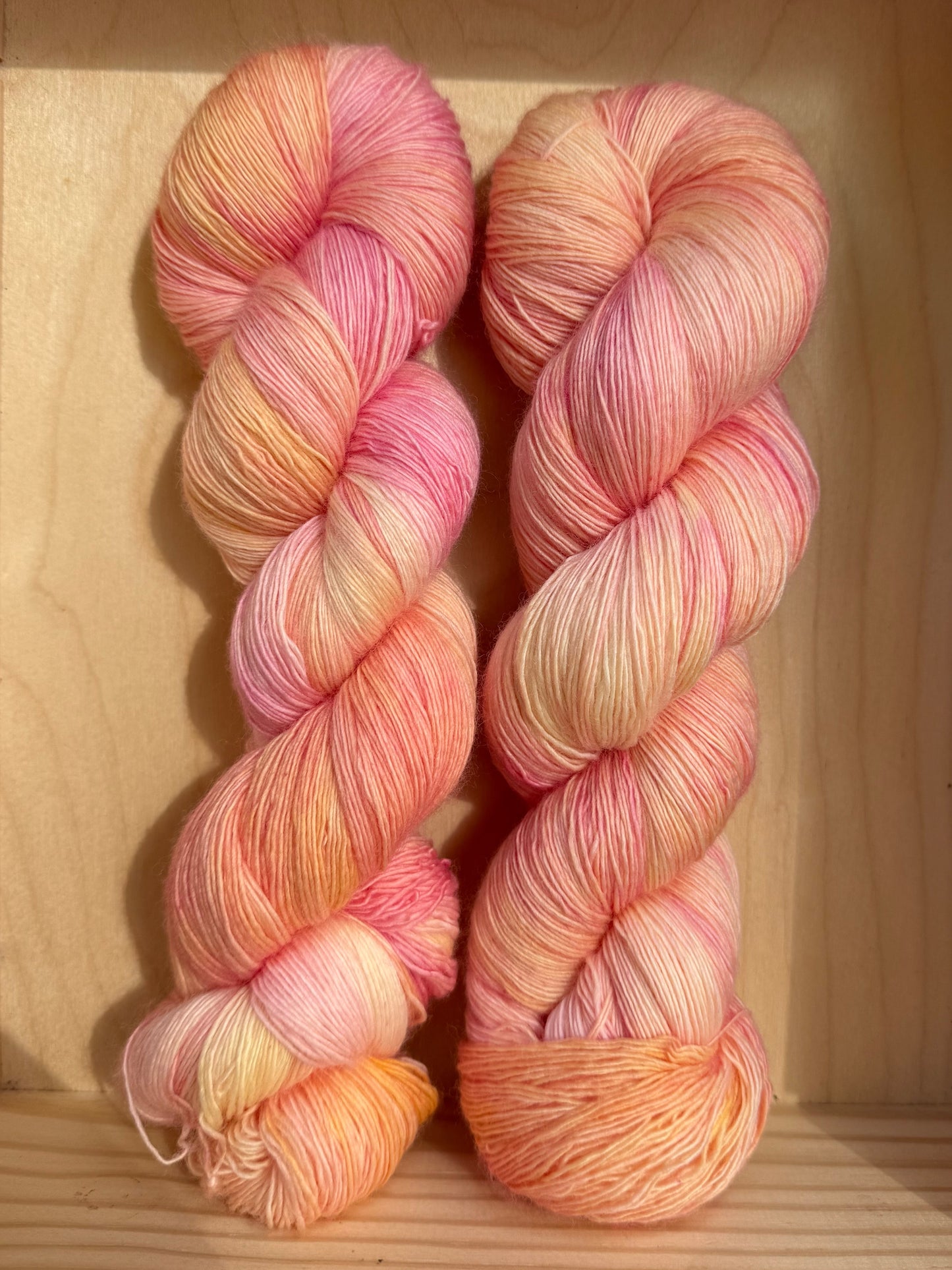 Merino Single Ultrafine Lace 800m / Canvas - Malibu Dream