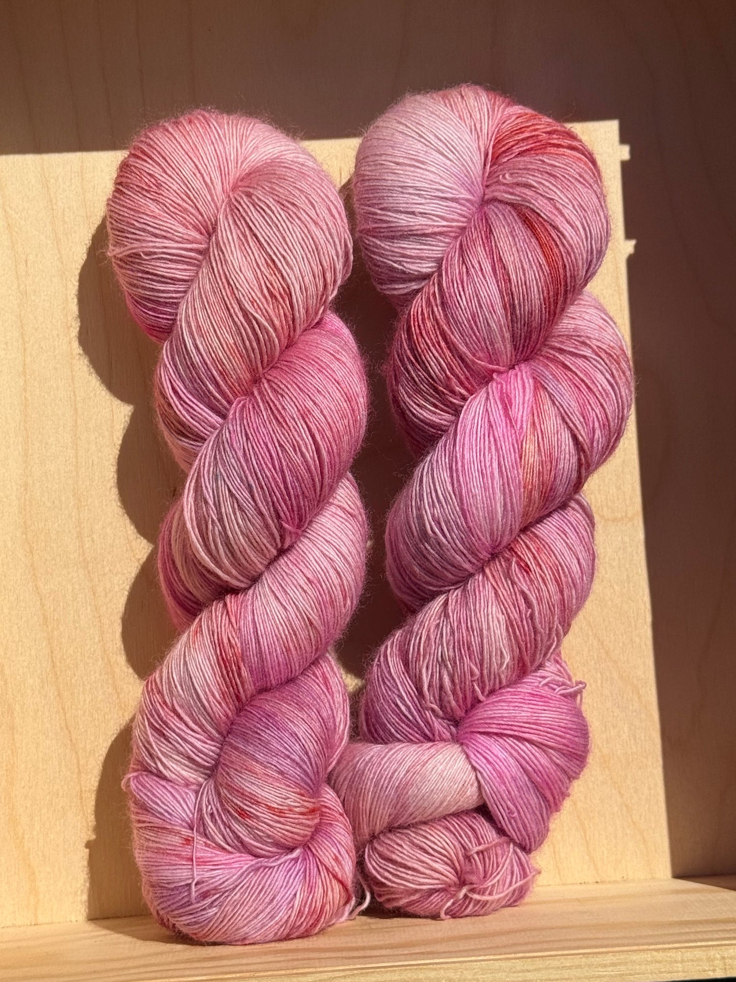 Merino Single Ultrafine Lace 800m / Canvas - Petal Kiss