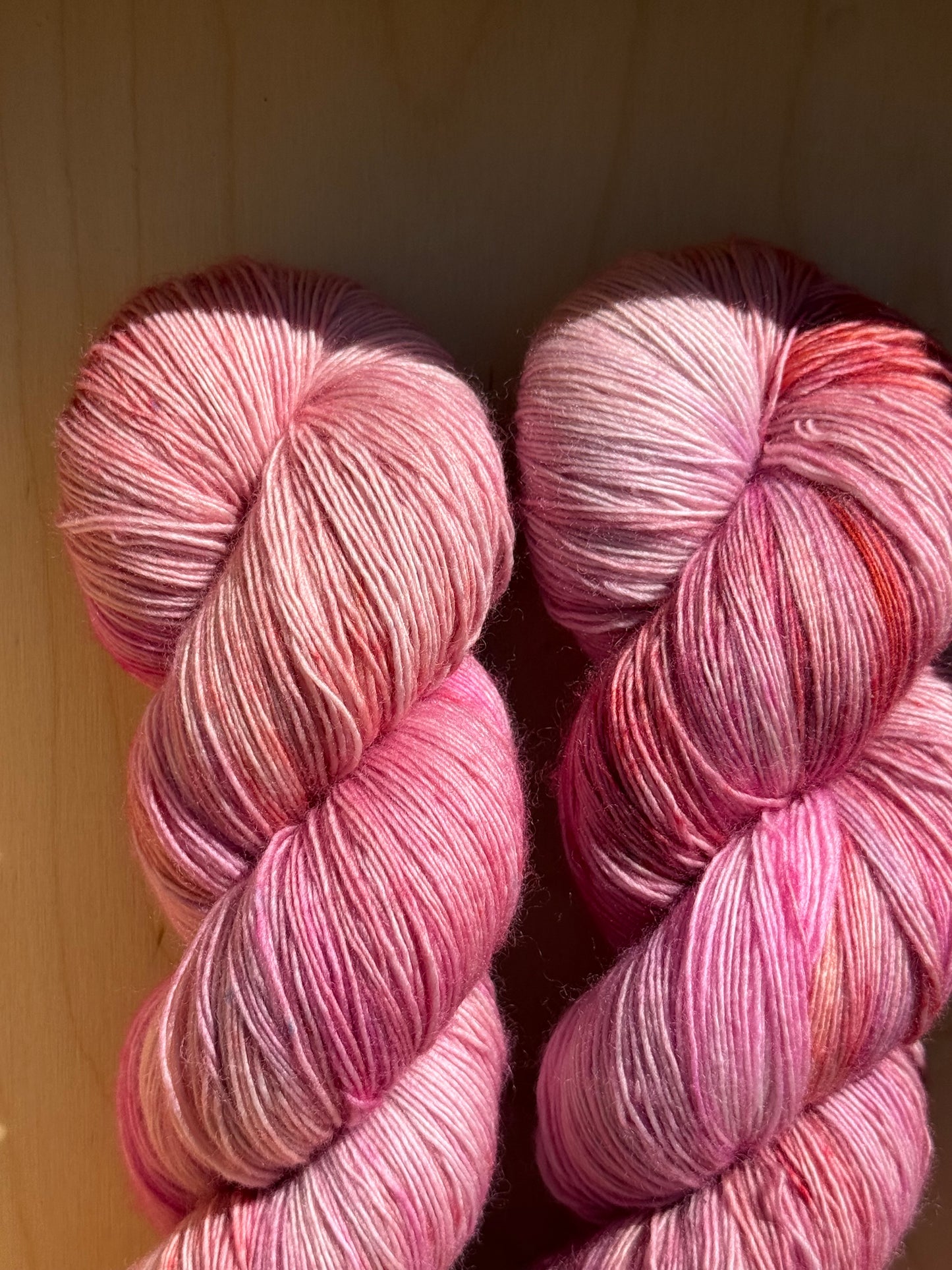 Merino Single Ultrafine Lace 800m / Canvas - Petal Kiss