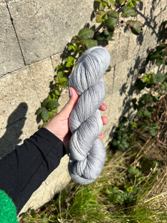 Peruvian Highland Wool 225m/ Deep Dip - Silver Gray