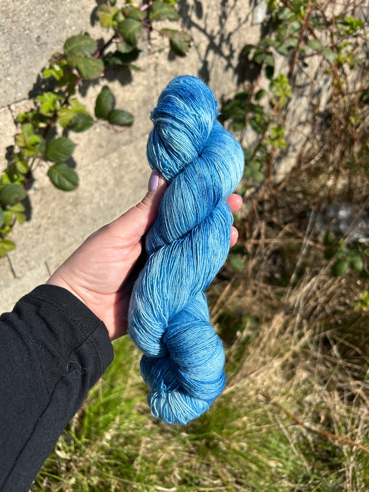 Single Ply Merino 800m/ Canvas - Blue Waves