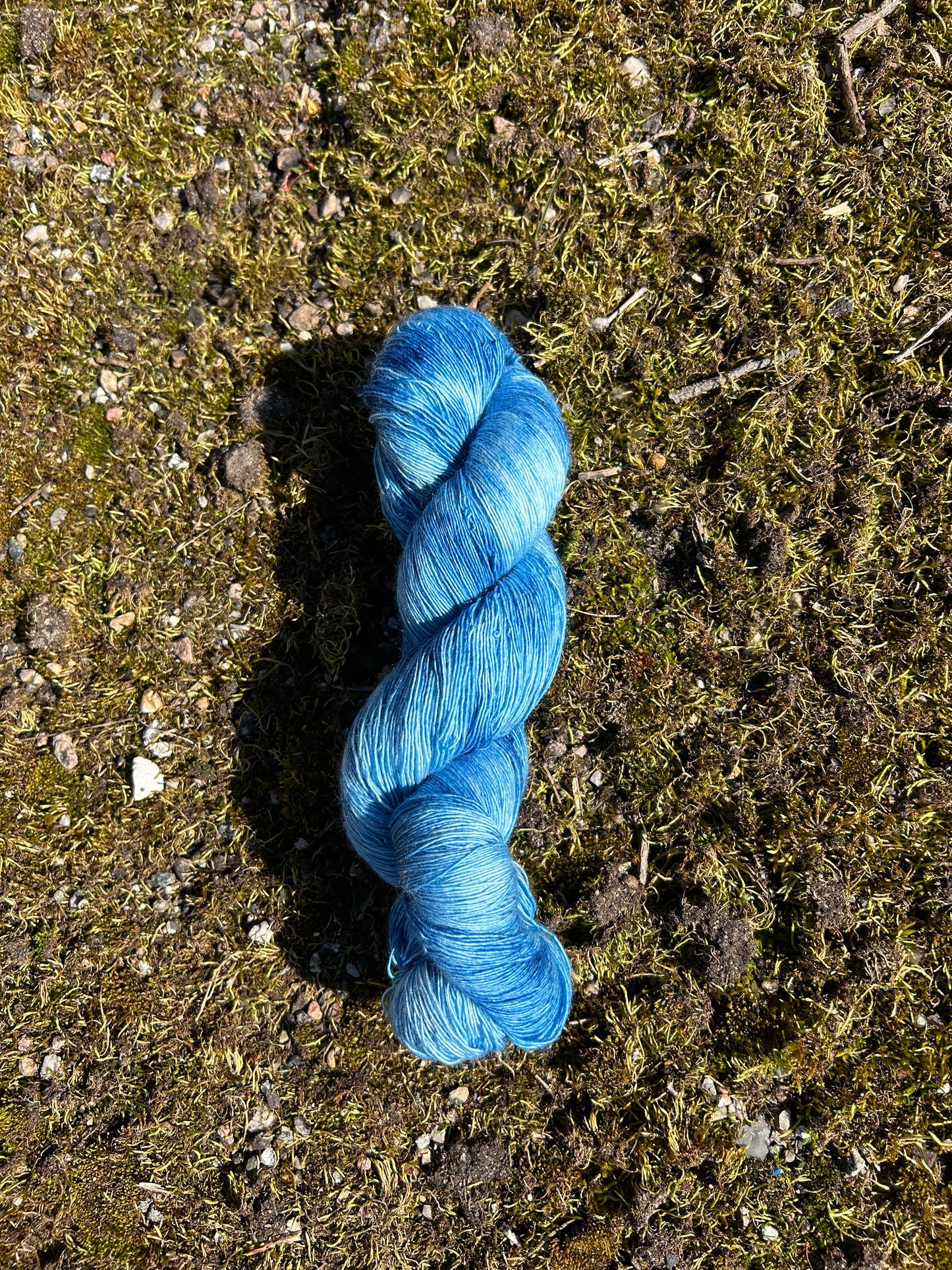 Single Ply Merino 800m/ Canvas - Blue Waves