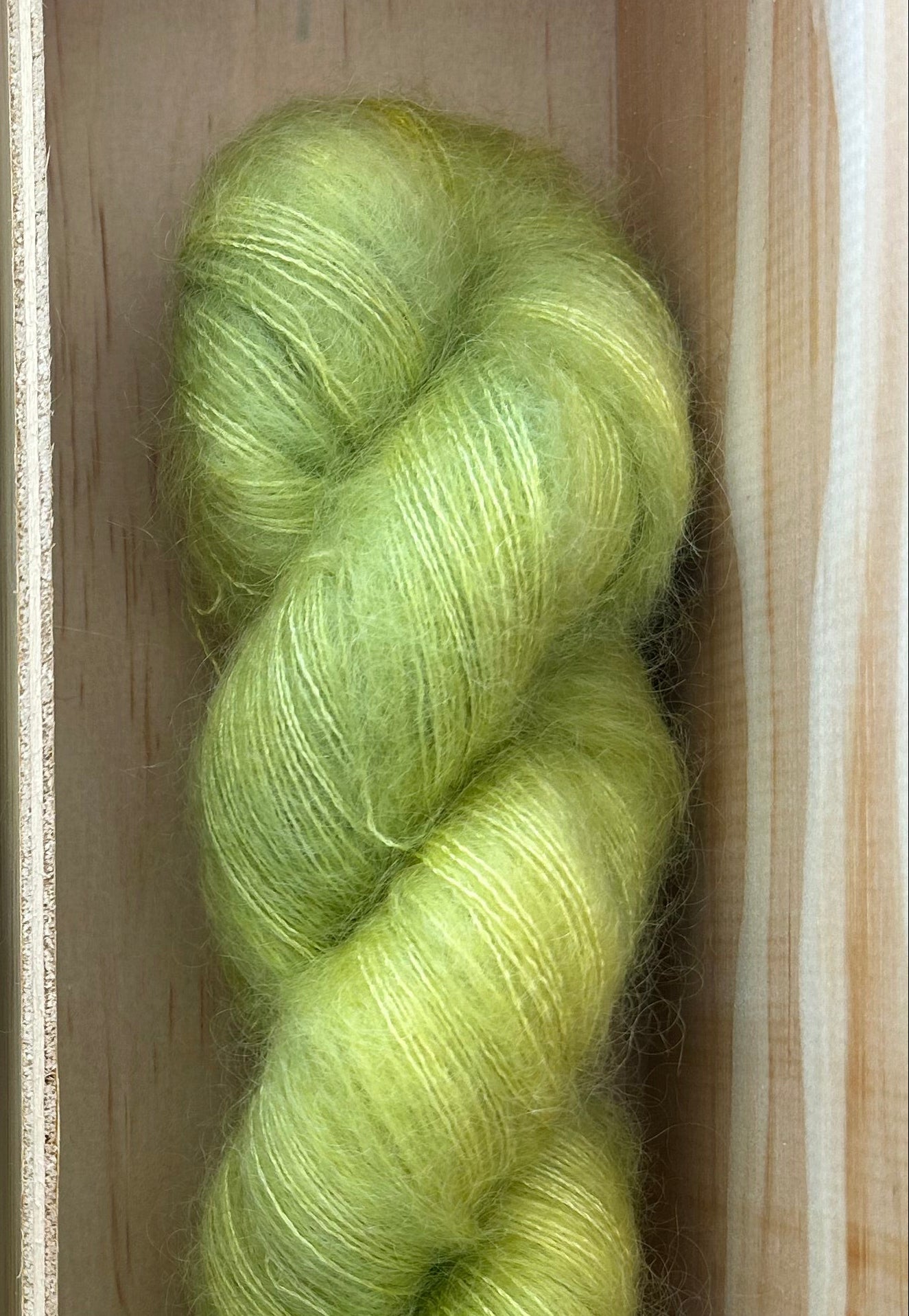 Silk Mohair Luxe 420m/ Canvas - New Leaves