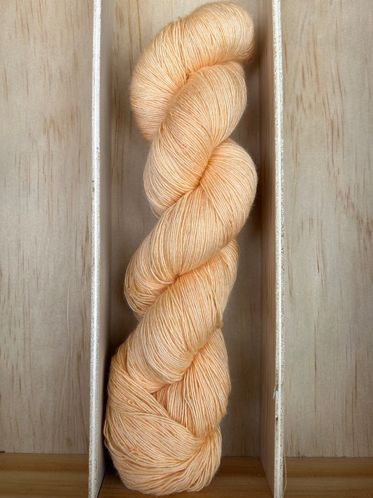 Single Ply Merino 800m/ Whisper - Apricot Glow