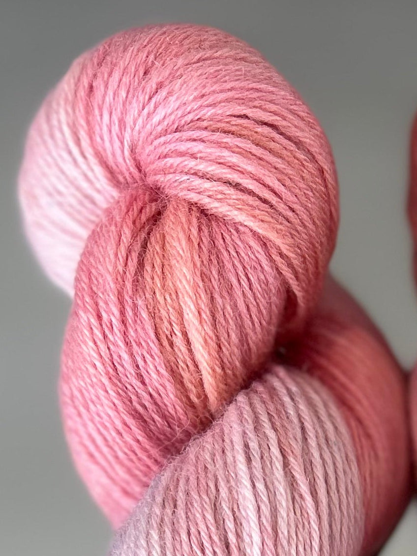 Peruvian Highland Wool 420m / Canvas - Dusty Bloom