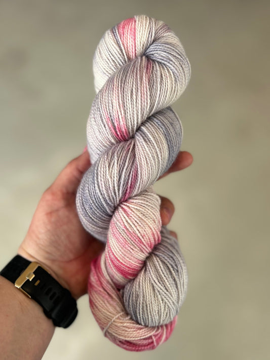 BFL Twist Sock 365m / Whisper - Faded Petals