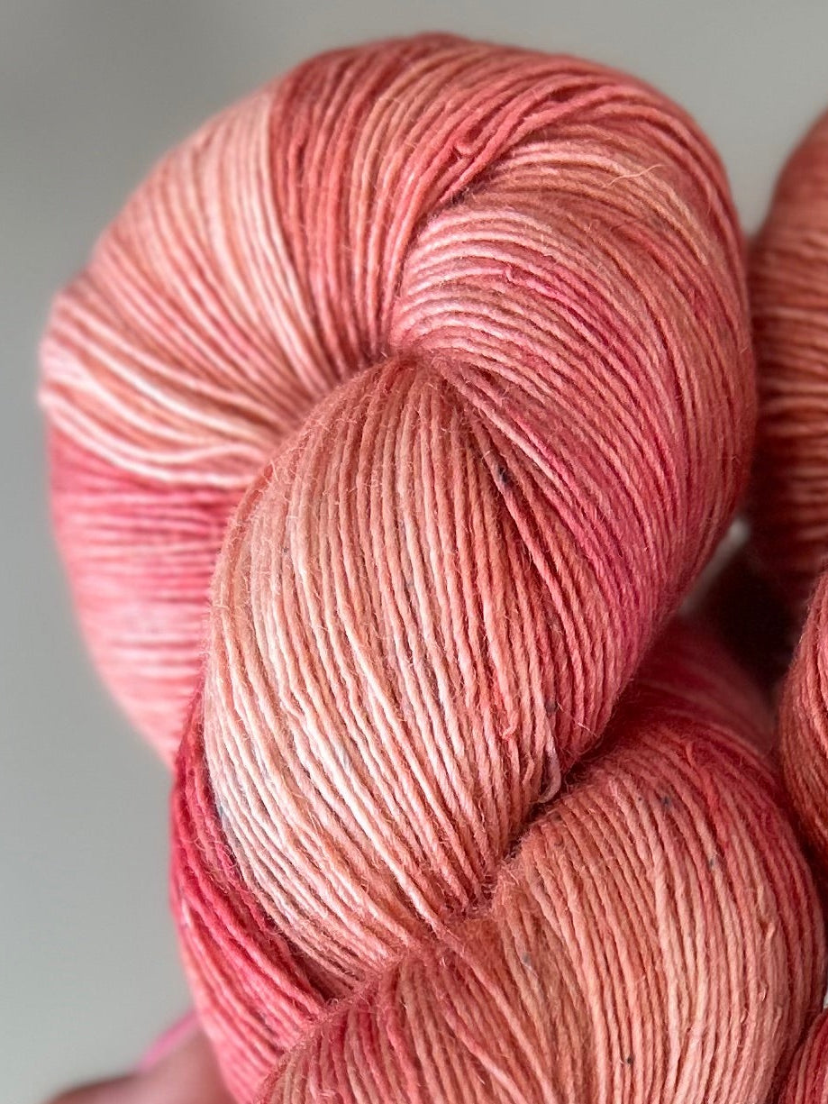 Merino Silk Single 600m / Canvas - Coral Bloom