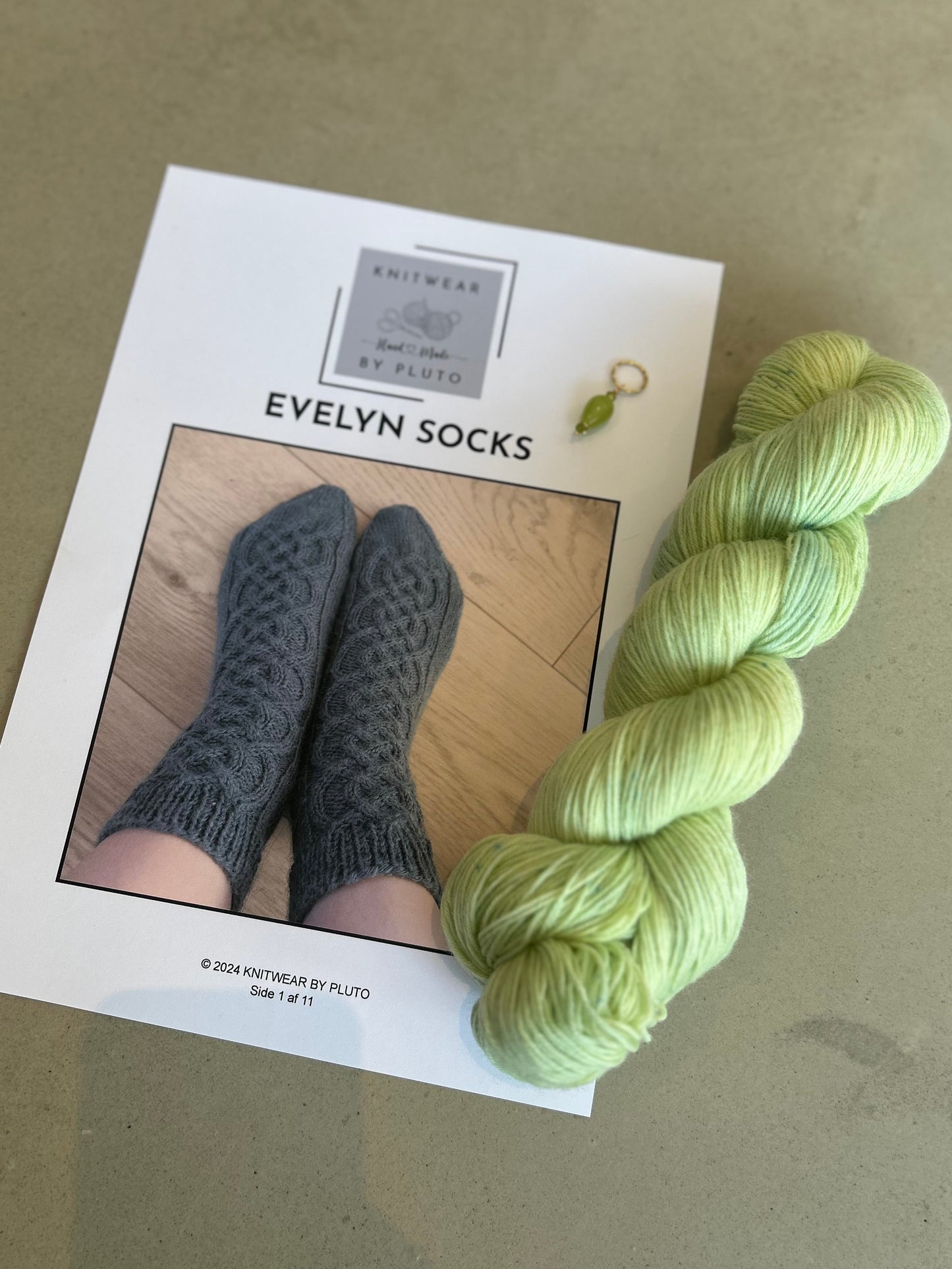 Strikkekit – Valgfri Strømpeopskrift fra KnitwearByPluto & Sock Classic garn