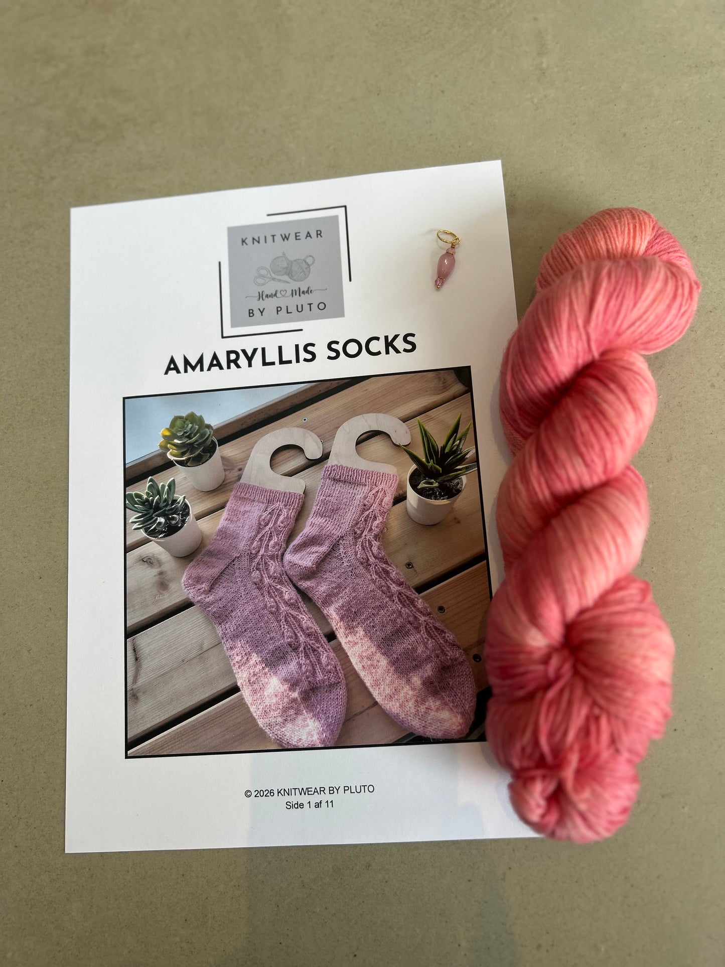 Strikkekit – Valgfri Strømpeopskrift fra KnitwearByPluto & Sock Classic garn
