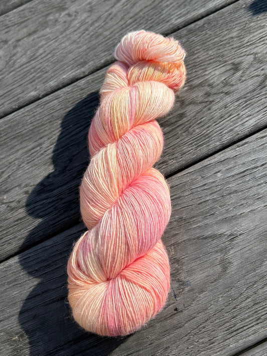 Merino Single Ultrafine Lace 800m /Flamingo Petals